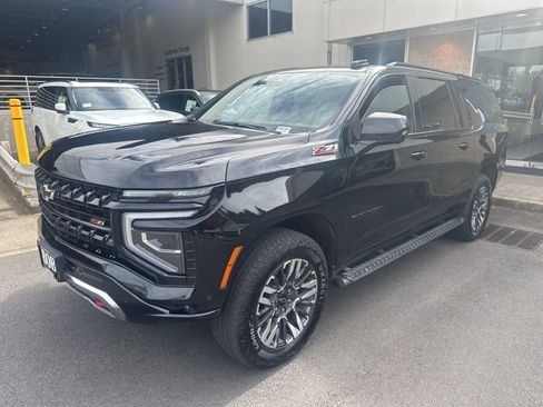 Used 2025 Chevrolet Suburban Z71 image 1