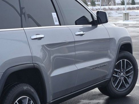 Used 2018 Jeep Grand Cherokee Limited image 11