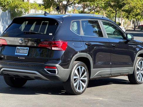Used 2024 Volkswagen Taos SE image 4