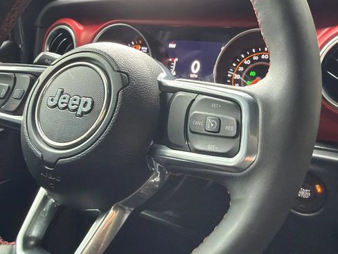 Used 2023 Jeep Gladiator Rubicon w/ LED Lighting Group AWD/4WD image 30