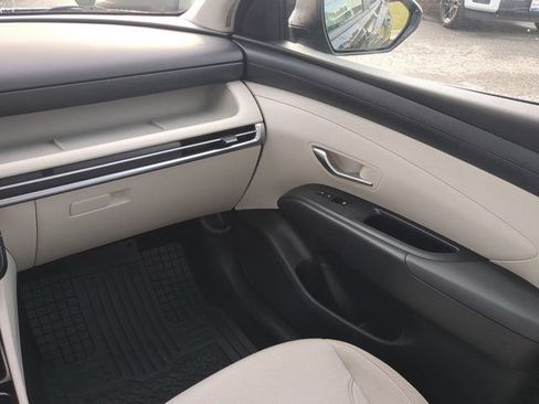 Used 2025 Hyundai Tucson SE FWD image 16