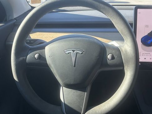 Used 2022 Tesla Model Y Long Range image 24