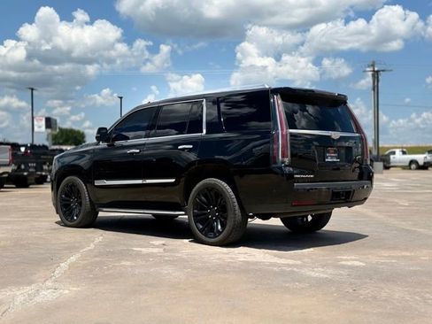 Used 2019 Cadillac Escalade Luxury AWD/4WD image 6