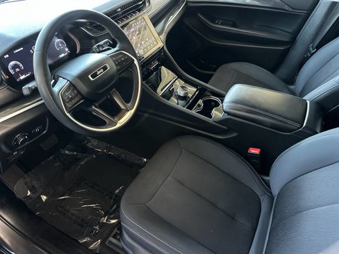 Used 2023 Jeep Grand Cherokee L Laredo w/ MOPAR Finishing Package AWD/4WD image 9