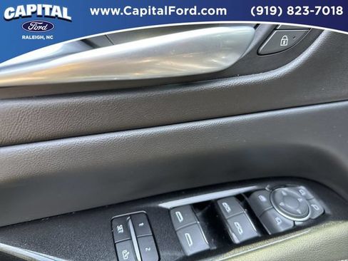 Used 2023 Cadillac Escalade Premium Luxury AWD/4WD image 21