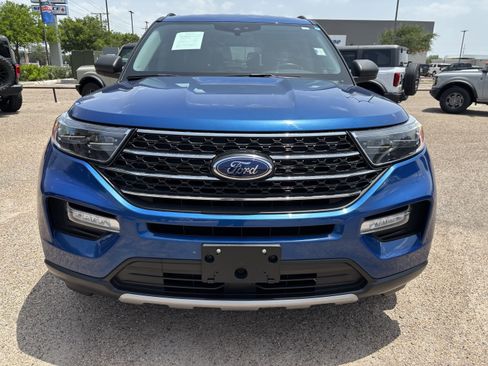Certified 2022 Ford Explorer XLT w/ Equipment Group 202A RWD image 9
