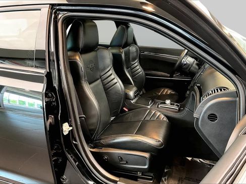 Used 2023 Chrysler 300 C RWD image 9