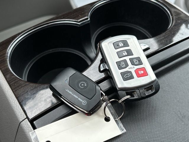 Used 2020 Toyota Sienna XLE FWD image 51