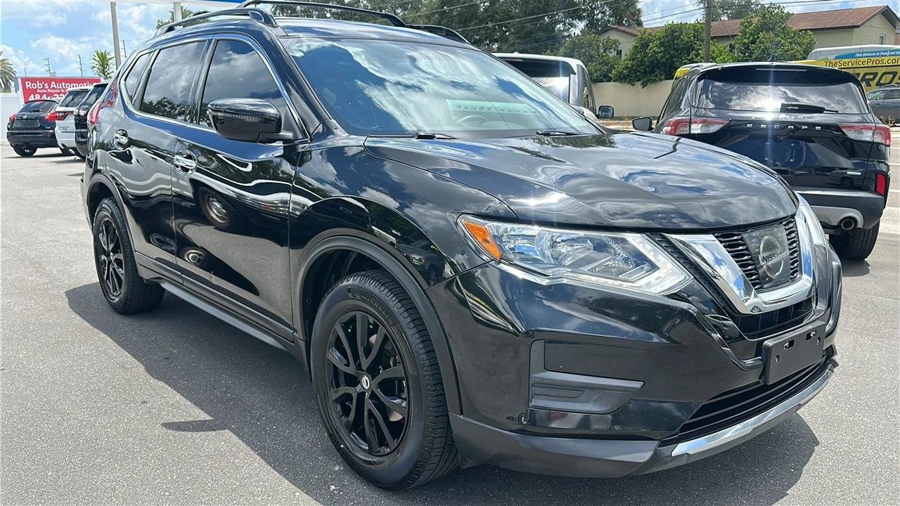 Used 2017 Nissan Rogue SV w/ Midnight Edition FWD image 4