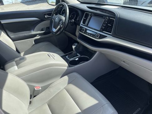 Used 2018 Toyota Highlander XLE image 13