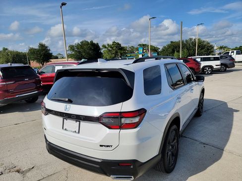 Used 2023 Honda Pilot Sport image 5