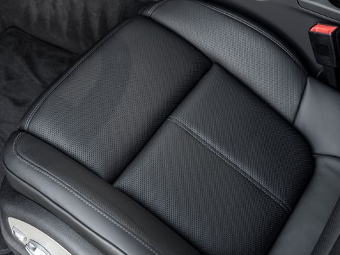 Certified 2026 Porsche Macan AWD/4WD image 23