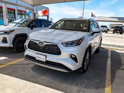 New 2026 Toyota Highlander Platinum
