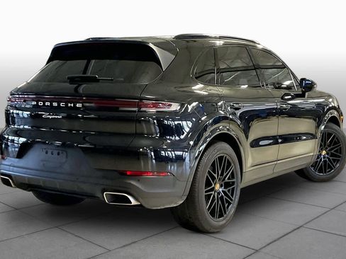 Used 2024 Porsche Cayenne image 11