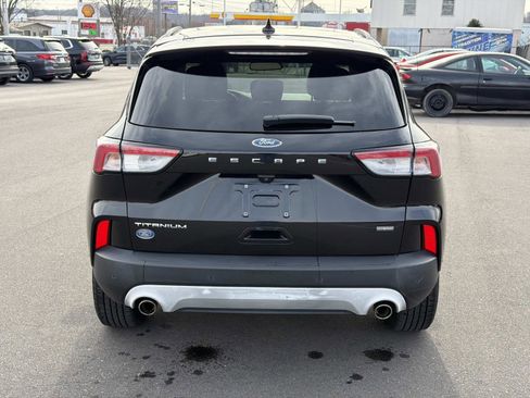 Used 2020 Ford Escape Titanium image 18
