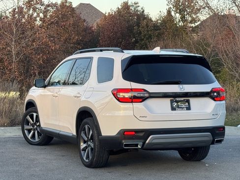 Used 2023 Honda Pilot Elite image 4