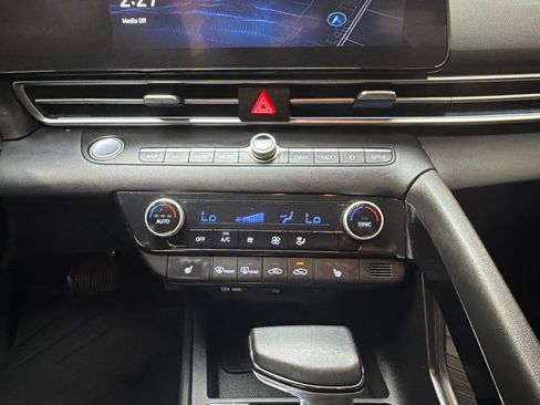 Used 2024 Hyundai Elantra Limited FWD image 19