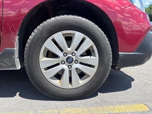 Used 2018 Subaru Outback 2.5i Premium AWD/4WD image 10