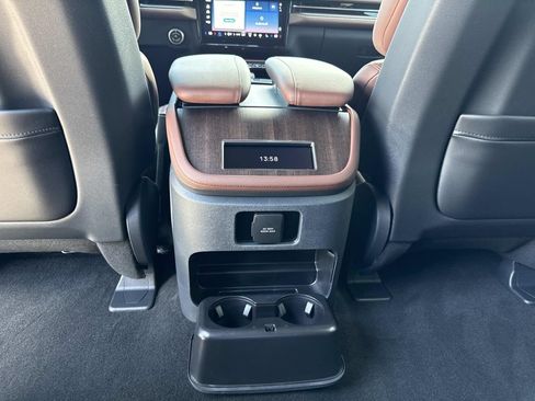 New 2026 Lincoln Navigator Reserve AWD/4WD image 17