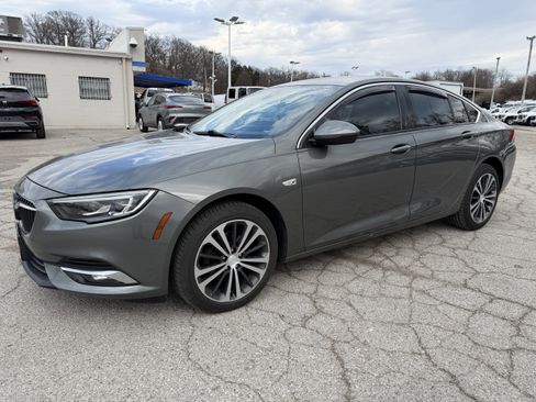 Used 2019 Buick Regal Essence w/ Driver Confidence Package I image 3