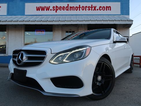 Used 2015 Mercedes-Benz E 400 4MATIC Sedan image 1