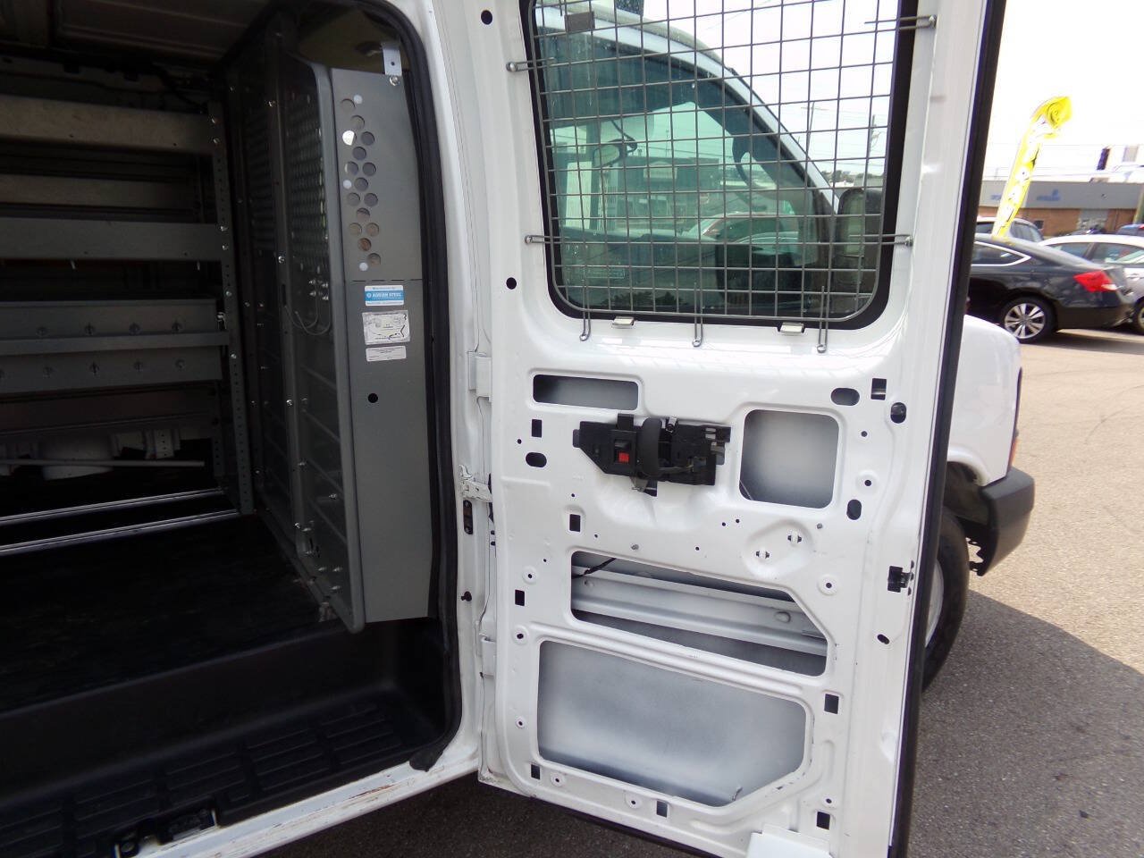 Used 2015 Chevrolet Express 2500 RWD image 17