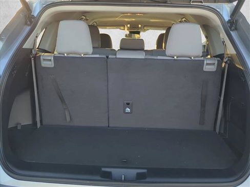 Used 2023 Toyota Highlander LE FWD image 24