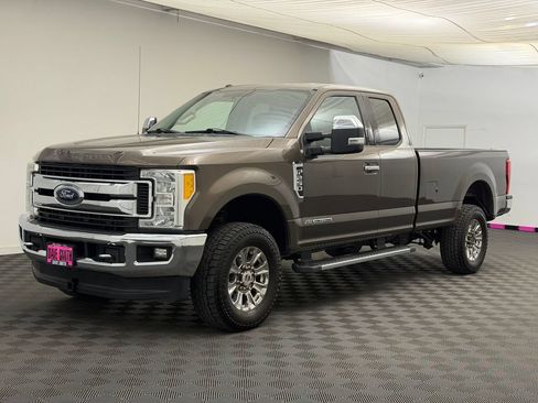 Used 2017 Ford F250 XLT w/ XLT Premium Package AWD/4WD image 1