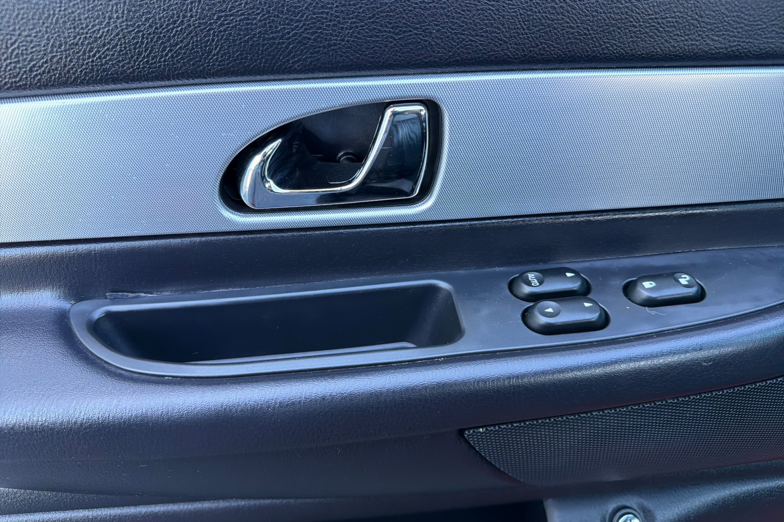 Used 2005 Ford Thunderbird RWD image 10
