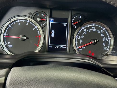 Used 2020 Toyota 4Runner TRD Off-Road AWD/4WD image 13