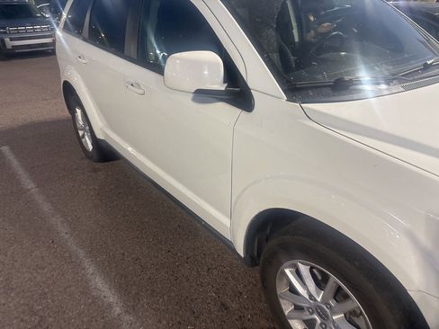 Used 2017 Dodge Journey SXT w/ Comfort/Convenience Group FWD image 4