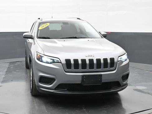 Used 2020 Jeep Cherokee Latitude w/ Cold Weather Group FWD image 7