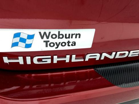 Certified 2024 Toyota Highlander XLE AWD/4WD image 13