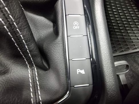 New 2025 Volkswagen Taos SEL image 30