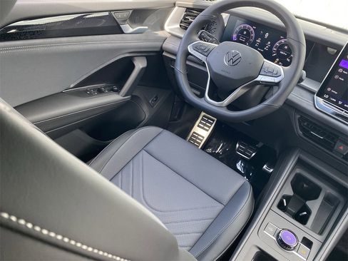 New 2026 Volkswagen Tiguan SE R-Line image 10