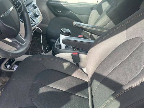 Used 2018 Chrysler Pacifica Touring Plus w/ Tire & Wheel Group image 10