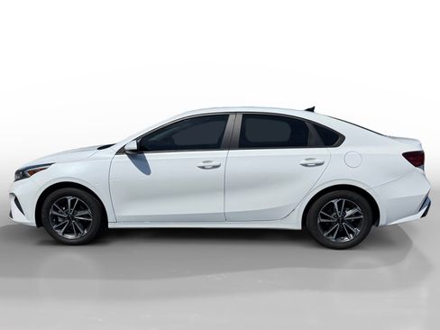 Used 2024 Kia Forte LXS FWD image 2