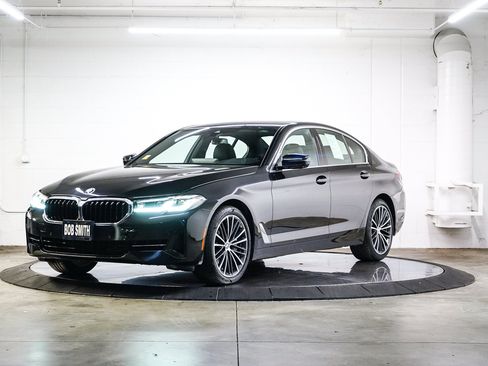 Used 2023 BMW 540i w/ Premium Package RWD image 3