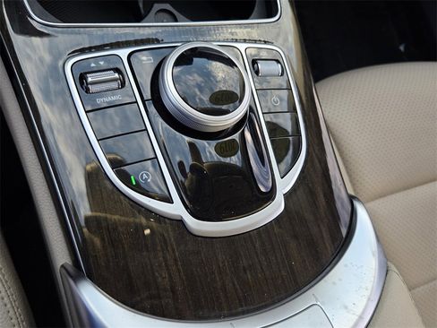 Used 2019 Mercedes-Benz C 300 Sedan image 19