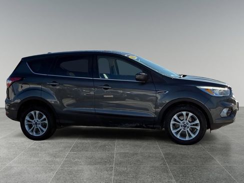 Used 2017 Ford Escape SE image 4