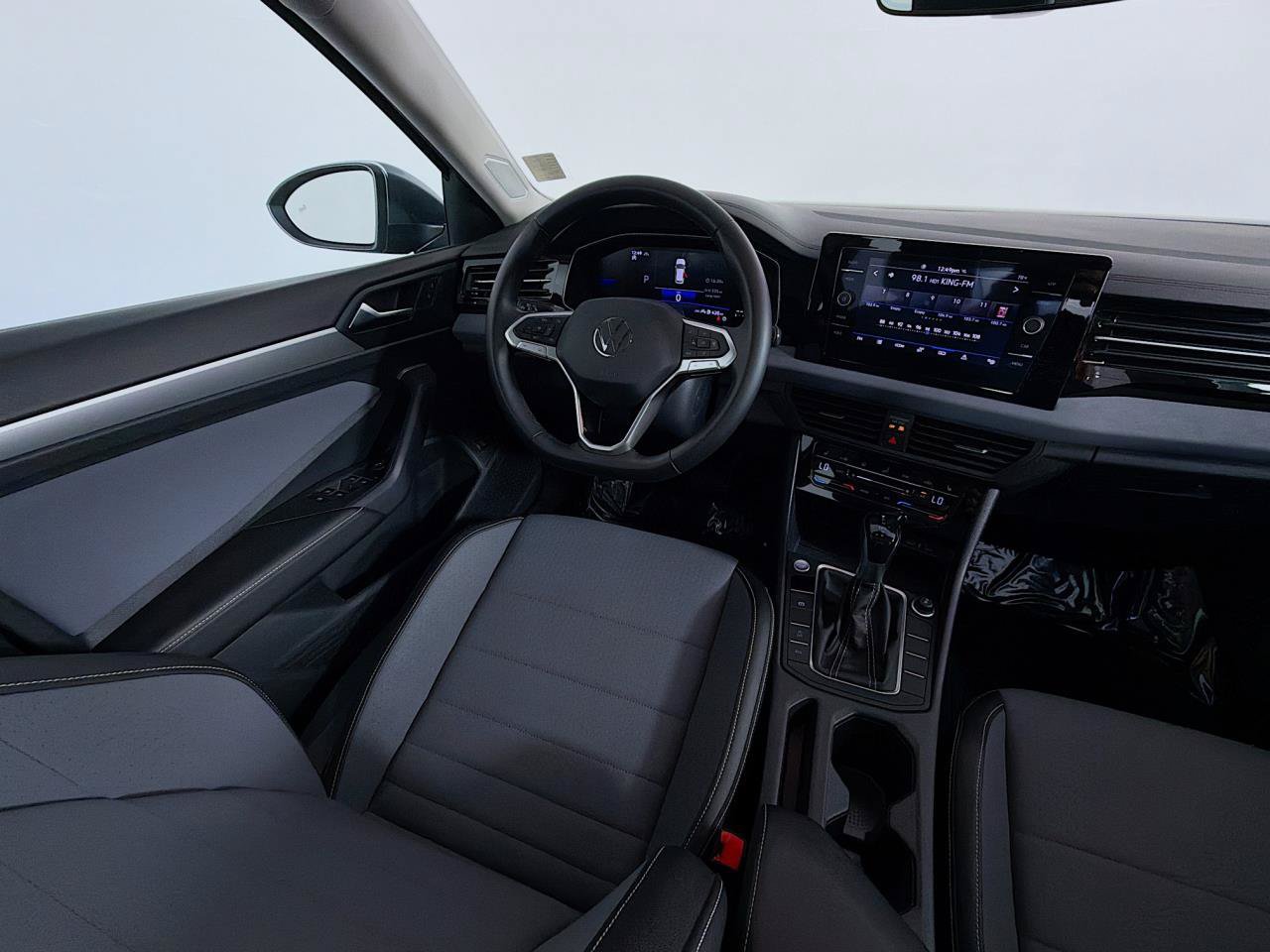 Used 2025 Volkswagen Jetta SE FWD image 11