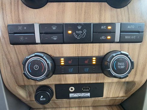 Used 2011 Ford F150 Lariat w/ Lariat Plus Pkg AWD/4WD image 16