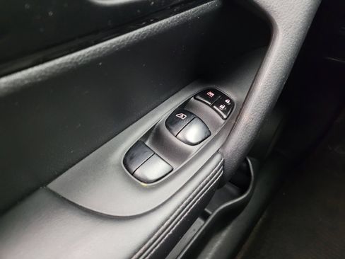 Used 2017 Nissan Rogue S AWD/4WD image 27