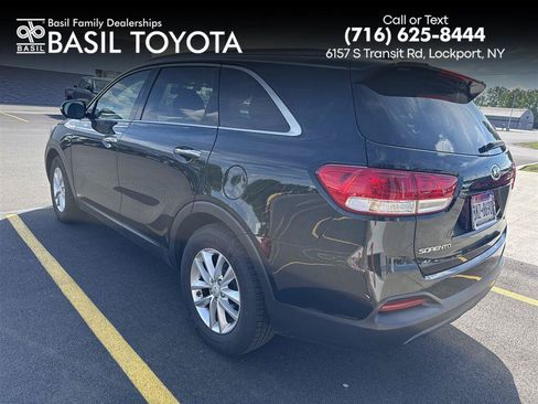 Used 2018 Kia Sorento AWD image 1