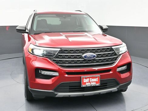 Used 2024 Ford Explorer XLT w/ Equipment Group 202A image 3