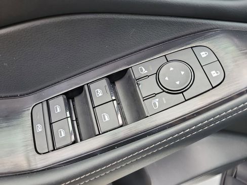 Certified 2025 Nissan Rogue SV image 26