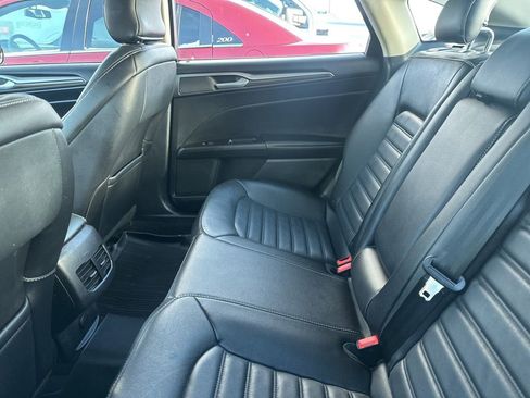 Used 2017 Ford Fusion SE w/ Fusion SE Technology Package image 19