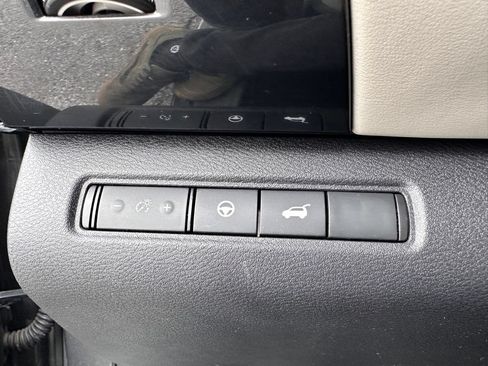 Used 2022 Nissan Pathfinder SV w/ SV Premium Package AWD/4WD image 41