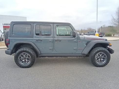 Used 2025 Jeep Wrangler Unlimited Rubicon image 2