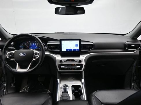 Used 2022 Ford Explorer XLT w/ Equipment Group 202A image 21